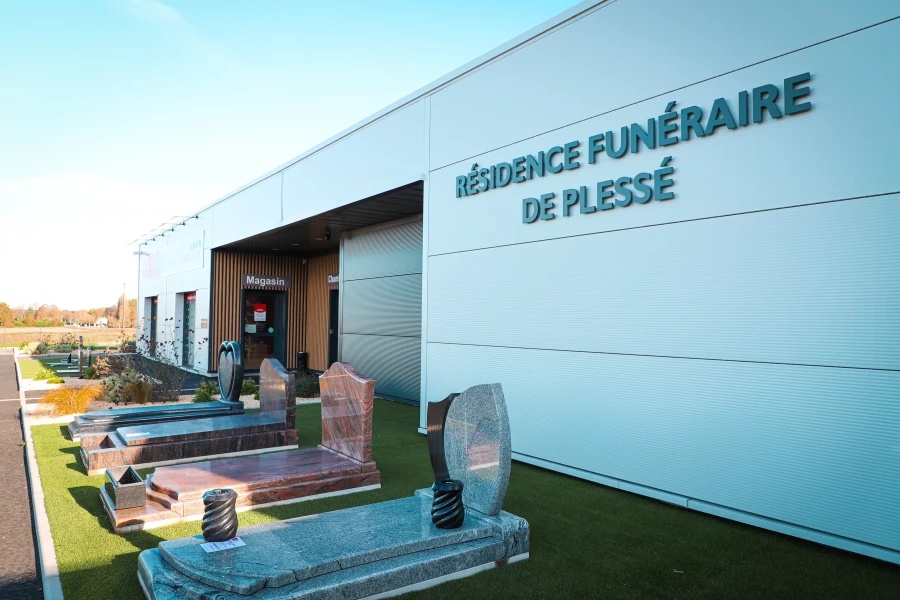 Préserver la mémoire : l’entretien des sépultures en Loire-Atlantique